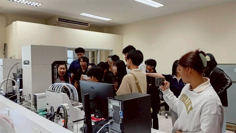 IQS ต้อนรับคณะศึกษาดูงาน สาขาเทคโนโลยียางและพอลิเมอร์