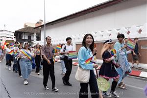 นักศึกษาคณะศิลปศาสตร์ ร่วมกับ ฝ่ายสื่อสารองค์กร ม.แม่โจ้ ร่วมกิจกรรม Chiang Mai Pride 2024 