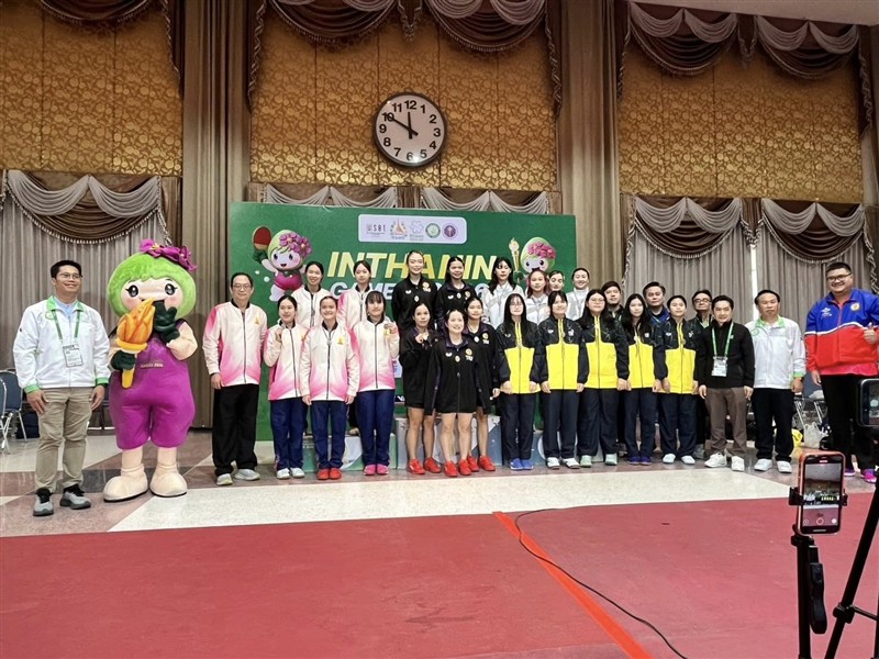 พิธีมอบเหรียญรางวัล ประเภททีม การแข่งขันกีฬาเทเบิลเทนนิส ในการแข่งขัน กีฬามหาวิทยาลัยแห่งประเทศไท...