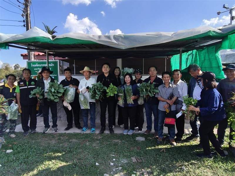เทศบาลตำบลเจดีย์แม่ครัวเข้าศึกษาดูงานด้านการปลูกผักอินทรีย์บนแคร่