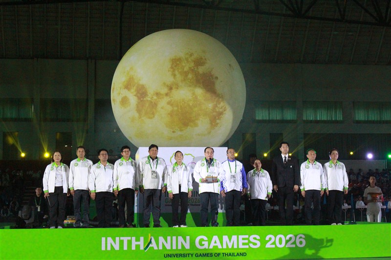 คณบดีคณะผลิตกรรมการเกษตร กล่าวต้อนรับผู้เข้าร่วมการประชุมผู้จัดการทีมกีฬาฮอกกี้และกีฬาแฮนด์บอลและ...