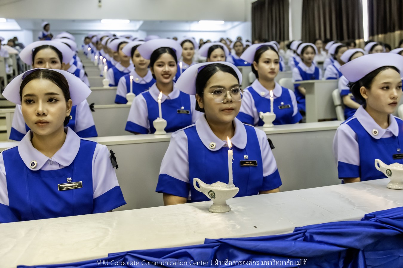 พยาบาลแม่โจ้ รุ่นที่ 3  รับหมวก เข็มเลื่อนชั้นปี และตะเกียงไนติงเกล เตรียมพร้อมออกฝึกปฏิบัติการจริงในสถานพยาบาล