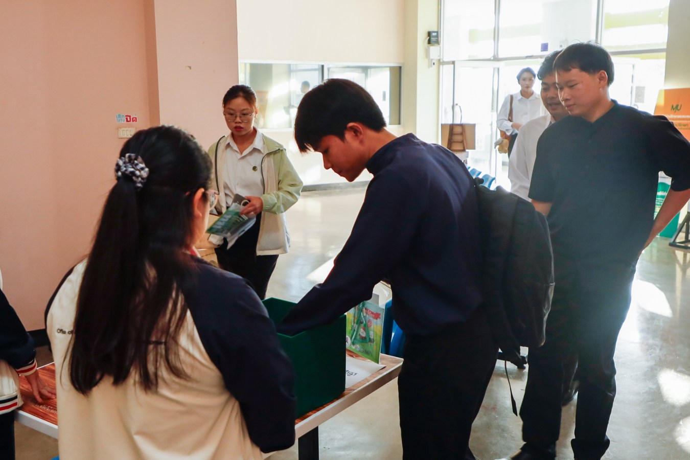 Congratulations    บรรยากาศ      บัณฑิตแม่โจ้ รายงานตัวเตรียมเข้าพิธีพระราชทานปริญญาบัตร ครั้งที่ 48