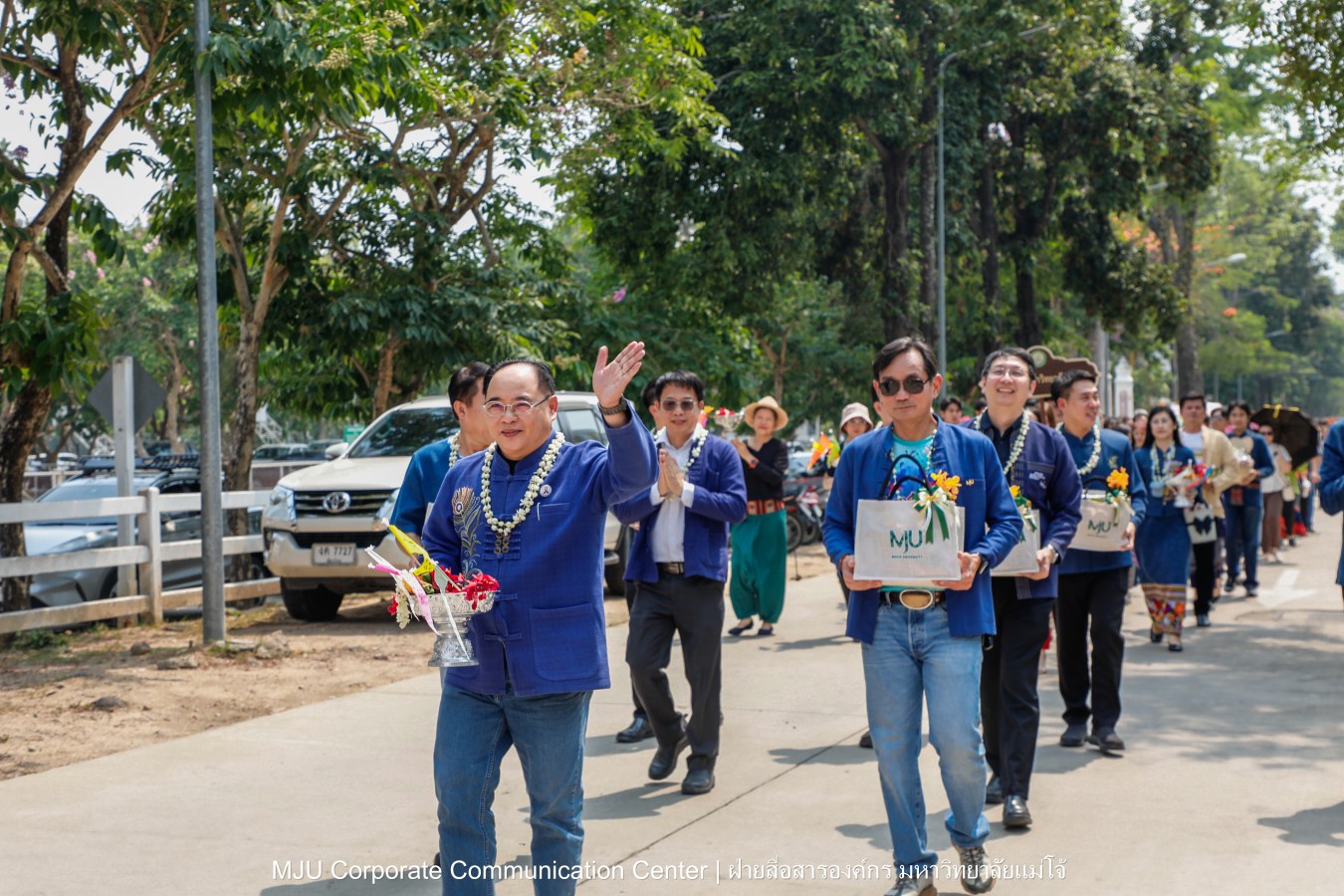 ชาวแม่โจ้ ร่วมพิธีดำหัวผู้อาวุโสและอธิการบดี ประจำปี 2569  สืบสานป๋าเวณี ปี๋ใหม่เมือง