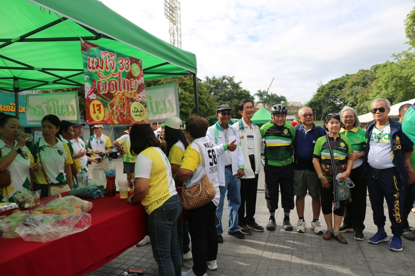 10 กิโลแห่งรอยยิ้ม ประเพณี เดินวิ่ง แม่โจ้ – สันทราย  ชาวสันทราย รุ่นพี่ ศิษย์เก่า  ร่วมต้อนรับอินทนิลช่อที่ 91 กว่า 6,200 คน อย่างอบอุ่น