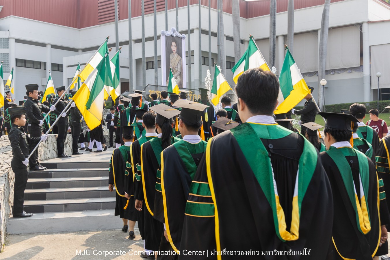 บรรยากาศ พิธีพระราชทานปริญญาบัตร มหาวิทยาลัยแม่โจ้ ประจำปีการศึกษา2567-2568 ครั้งที่ 48  ในวันที่ 19 กุมภาพันธ์ พ.ศ.2569 ณ ศูนย์กีฬาเฉลิมพระเกียรติ มหาวิทยาลัยแม่โจ้
