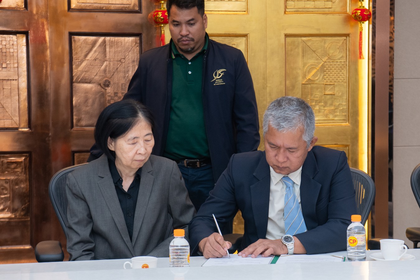 มหาวิทยาลัยแม่โจ้ ลงนามความร่วมมือโครงการเลี้ยงกุ้ง ร่วม บริษัท เจริญโภคภัณฑ์อาหาร จำกัด (มหาชน) ยกระดับงานวิจัยและพัฒนากำลังคนสู่มาตรฐานอุตสาหกรรมอย่างยั่งยืน