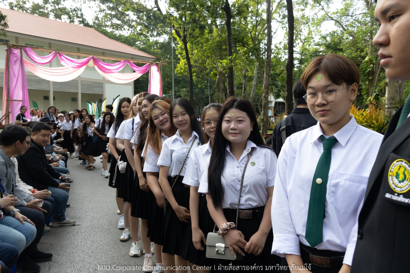 ม.แม่โจ้ เจิมหน้า-ผูกข้อมือ รับขวัญน้องใหม่ลูกแม่โจ้รุ่น 91