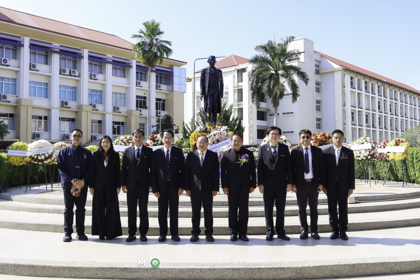 คณะเศรษฐศาสตร์ มหาวิทยาลัยแม่โจ้ ร่วมกับ สันนิบาตสหกรณ์จังหวัดเชียงใหม่ จัดพิธีวางพวงมาลาสักการะ 