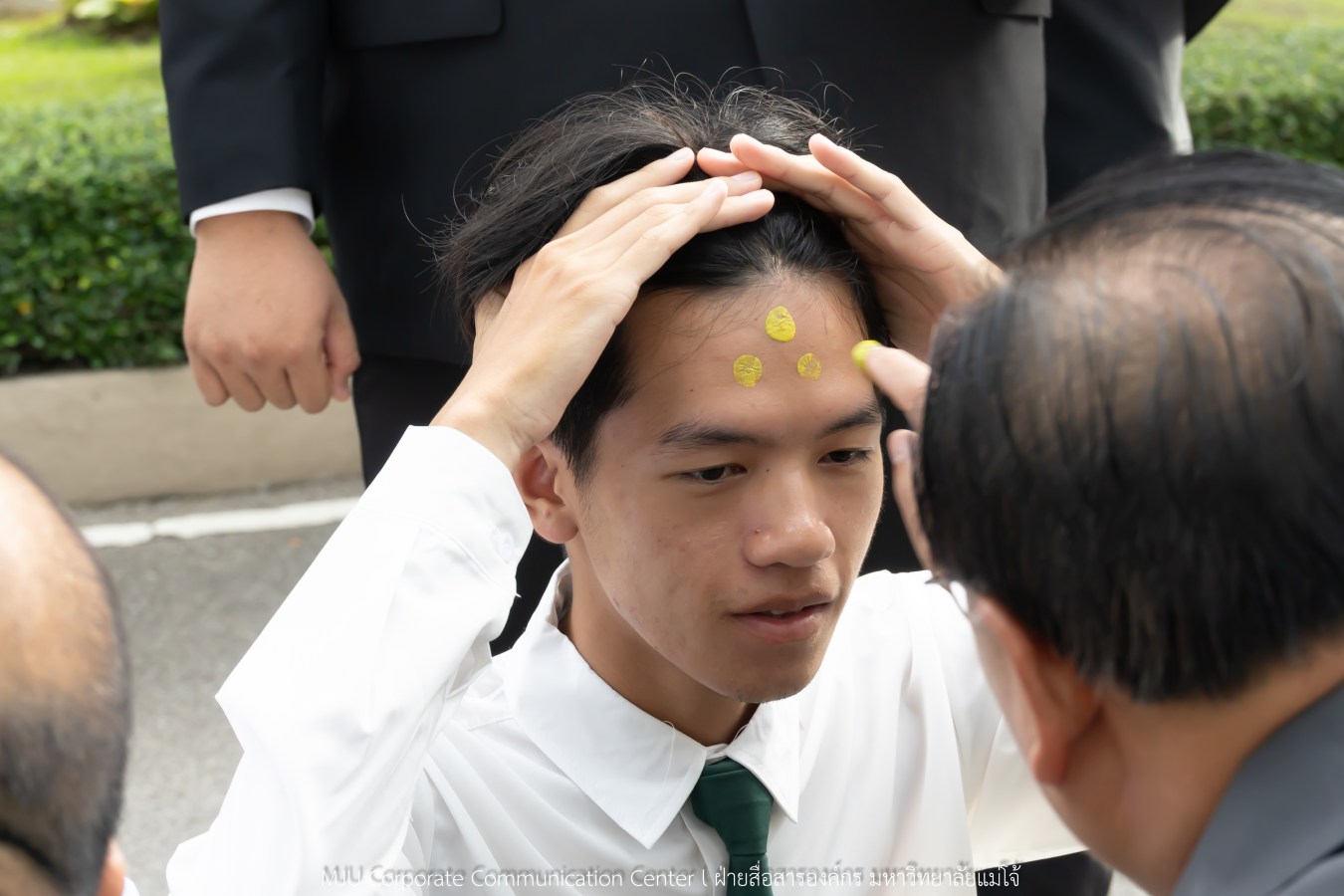 ม.แม่โจ้ เจิมหน้า-ผูกข้อมือ รับขวัญน้องใหม่ลูกแม่โจ้รุ่น 91
