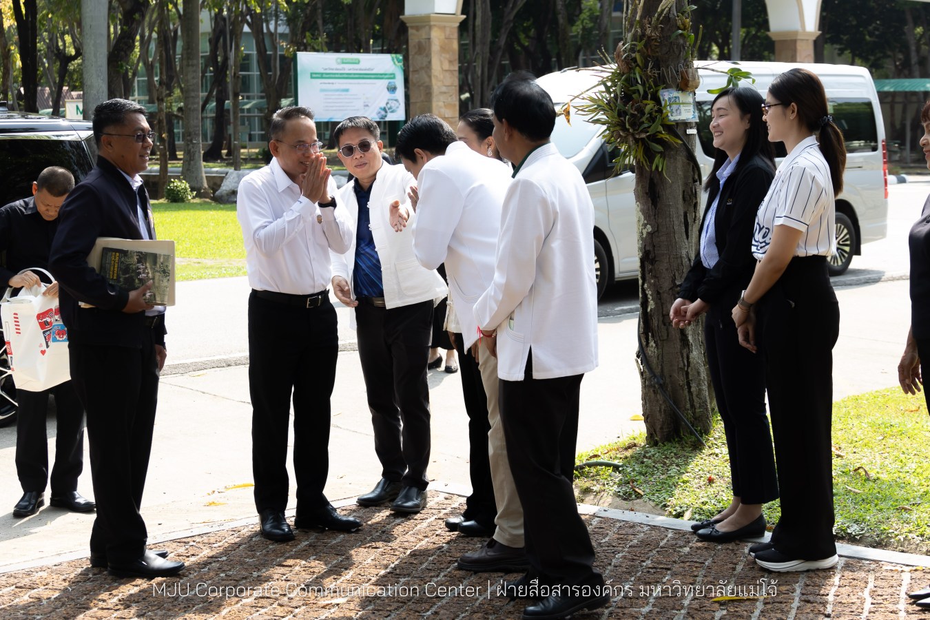 รองปลัดกระทรวงมหาดไทย สักการะสิ่งศักดิ์ ม.แม่โจ้