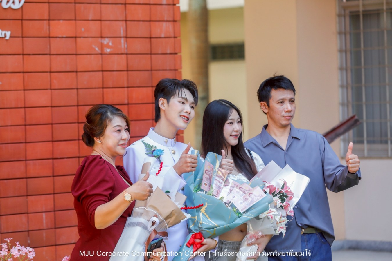 พยาบาลแม่โจ้ รุ่น 1 ประดับแถบหมวก-รับเข็มวิทยฐานะ พร้อมก้าวสู่พยาบาลวิชาชีพอย่างเป็นทางการ