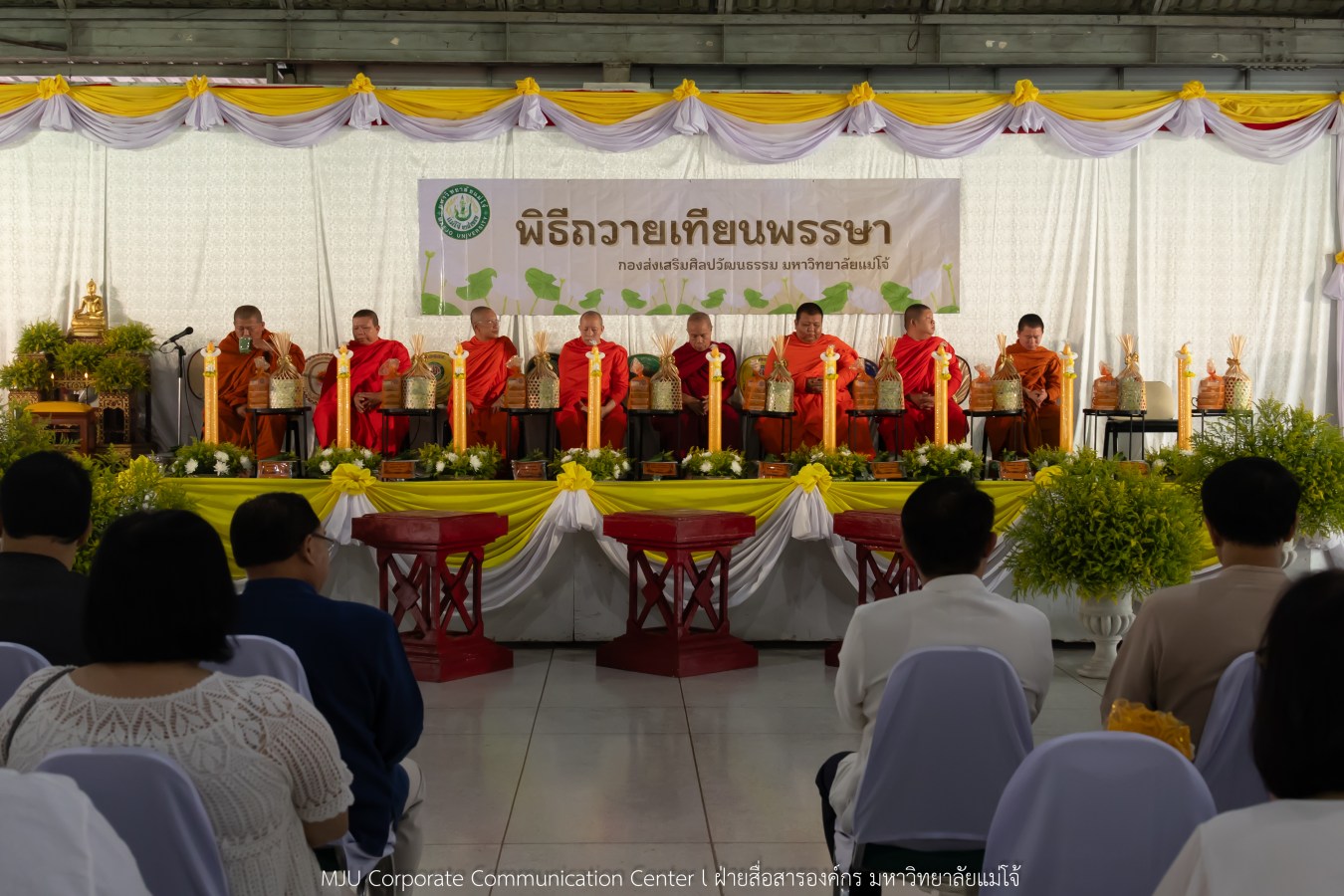 ม.แม่โจ้ ทำนุบำรุงพระพุทธศาสนา จัดถวายเทียนพรรษา 9 วัด