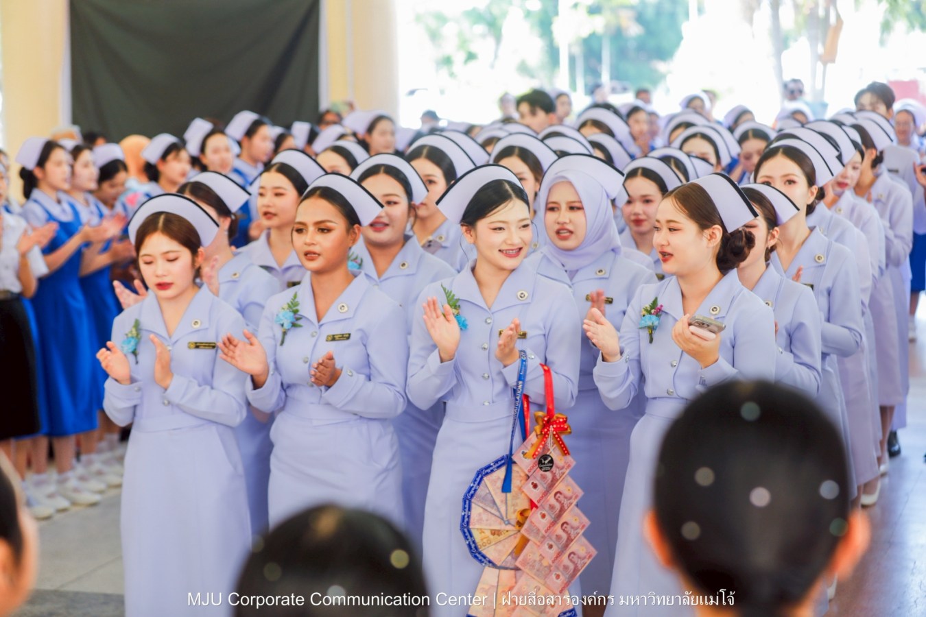 พยาบาลแม่โจ้ รุ่น 1 ประดับแถบหมวก-รับเข็มวิทยฐานะ พร้อมก้าวสู่พยาบาลวิชาชีพอย่างเป็นทางการ