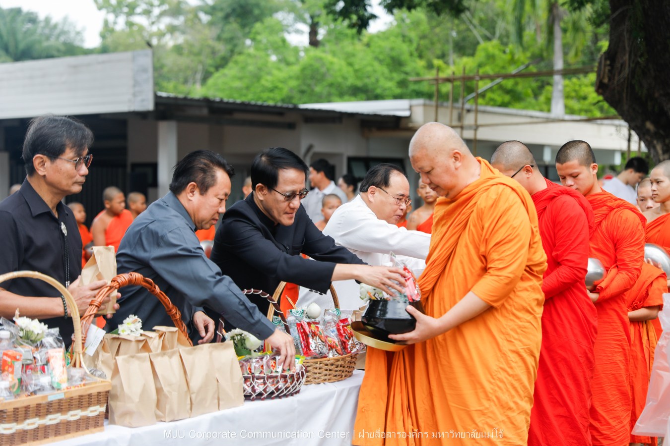 ม.แม่โจ้ จัด พิธีทำบุญตักบาตรถวายพระกุศลแด่สมเด็จพระเจ้าลูกเธอ เจ้าฟ้าพัชรกิติยาภา นเรนทิราเทพยวดี กรมหลวงราชสาริณีสิริพัชร มหาวัชรราชธิดา