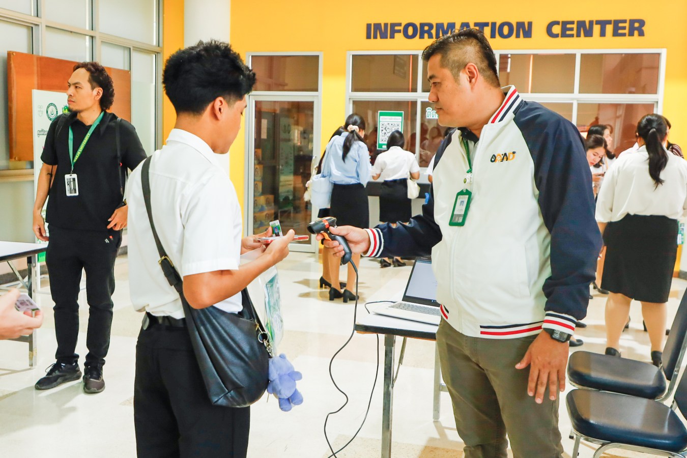 Congratulations    บรรยากาศ      บัณฑิตแม่โจ้ รายงานตัวเตรียมเข้าพิธีพระราชทานปริญญาบัตร ครั้งที่ 48