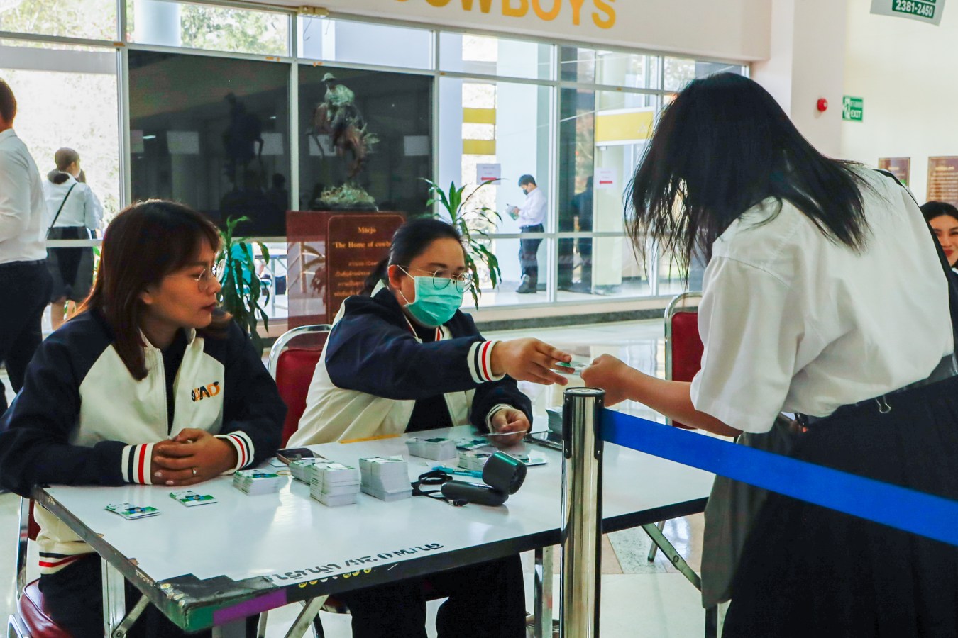 Congratulations    บรรยากาศ      บัณฑิตแม่โจ้ รายงานตัวเตรียมเข้าพิธีพระราชทานปริญญาบัตร ครั้งที่ 48