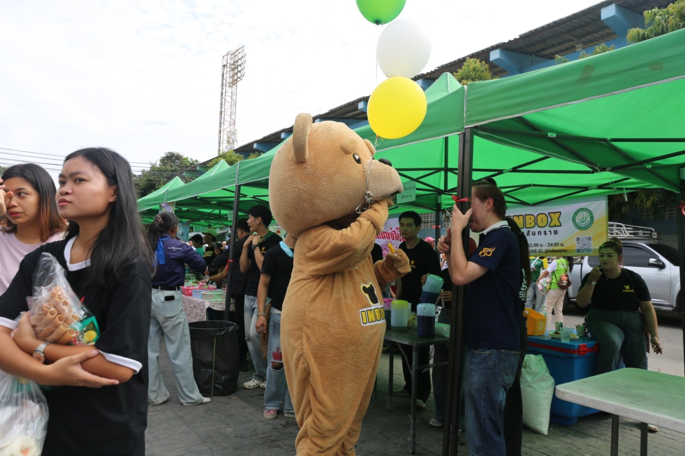 10 กิโลแห่งรอยยิ้ม ประเพณี เดินวิ่ง แม่โจ้ – สันทราย  ชาวสันทราย รุ่นพี่ ศิษย์เก่า  ร่วมต้อนรับอินทนิลช่อที่ 91 กว่า 6,200 คน อย่างอบอุ่น