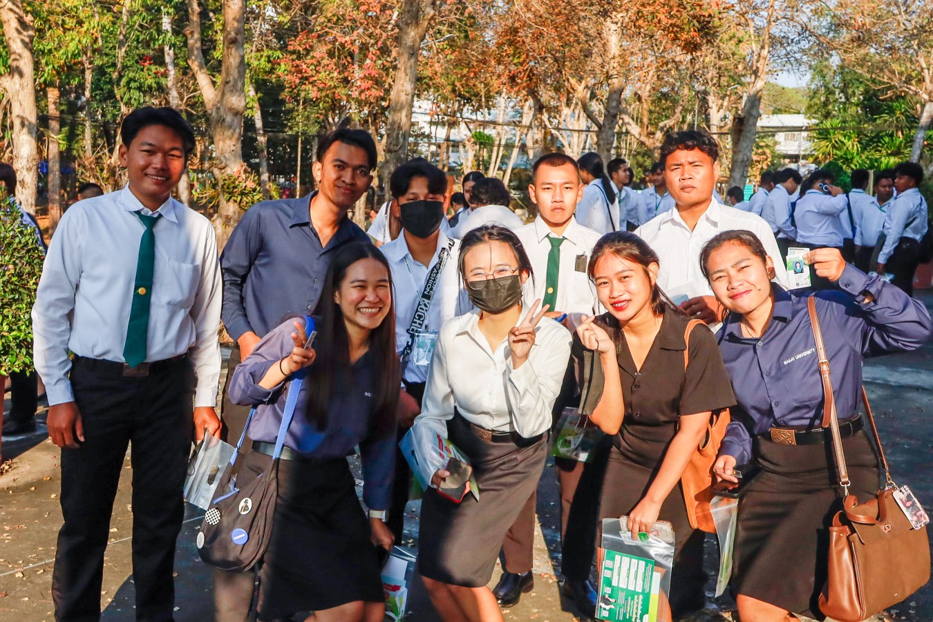 Congratulations    บรรยากาศ      บัณฑิตแม่โจ้ รายงานตัวเตรียมเข้าพิธีพระราชทานปริญญาบัตร ครั้งที่ 48