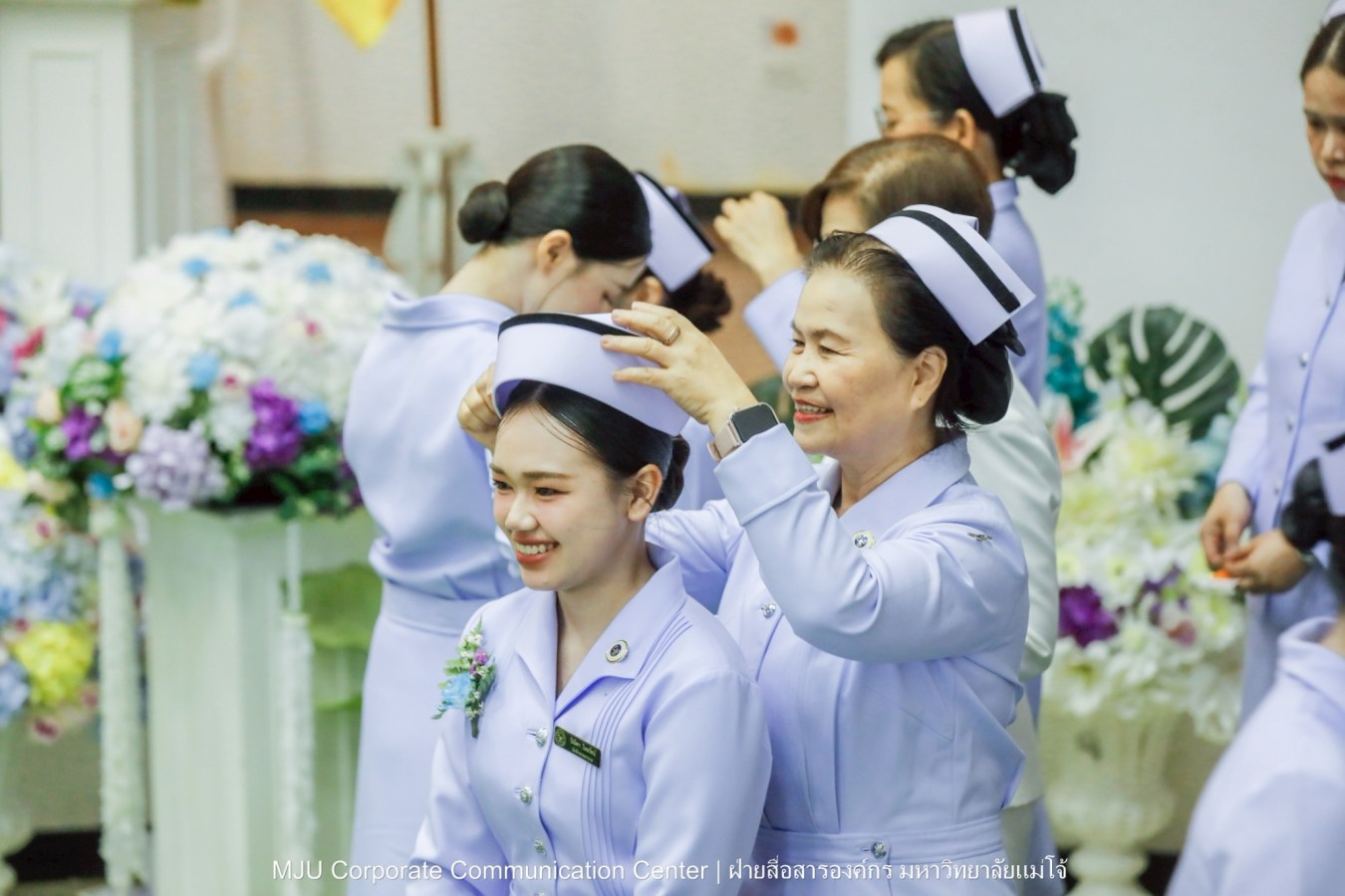 พยาบาลแม่โจ้ รุ่น 1 ประดับแถบหมวก-รับเข็มวิทยฐานะ พร้อมก้าวสู่พยาบาลวิชาชีพอย่างเป็นทางการ