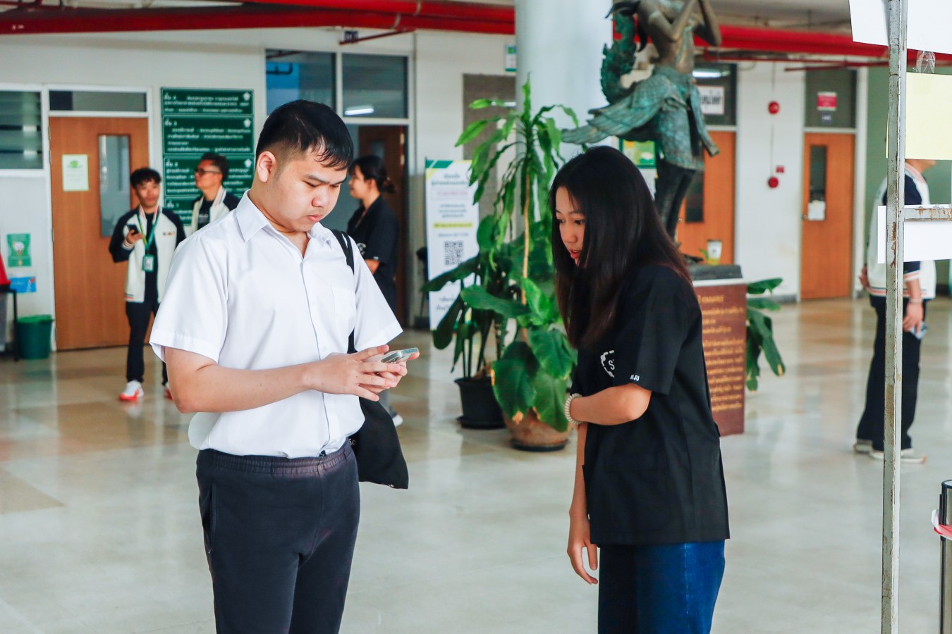 Congratulations    บรรยากาศ      บัณฑิตแม่โจ้ รายงานตัวเตรียมเข้าพิธีพระราชทานปริญญาบัตร ครั้งที่ 48
