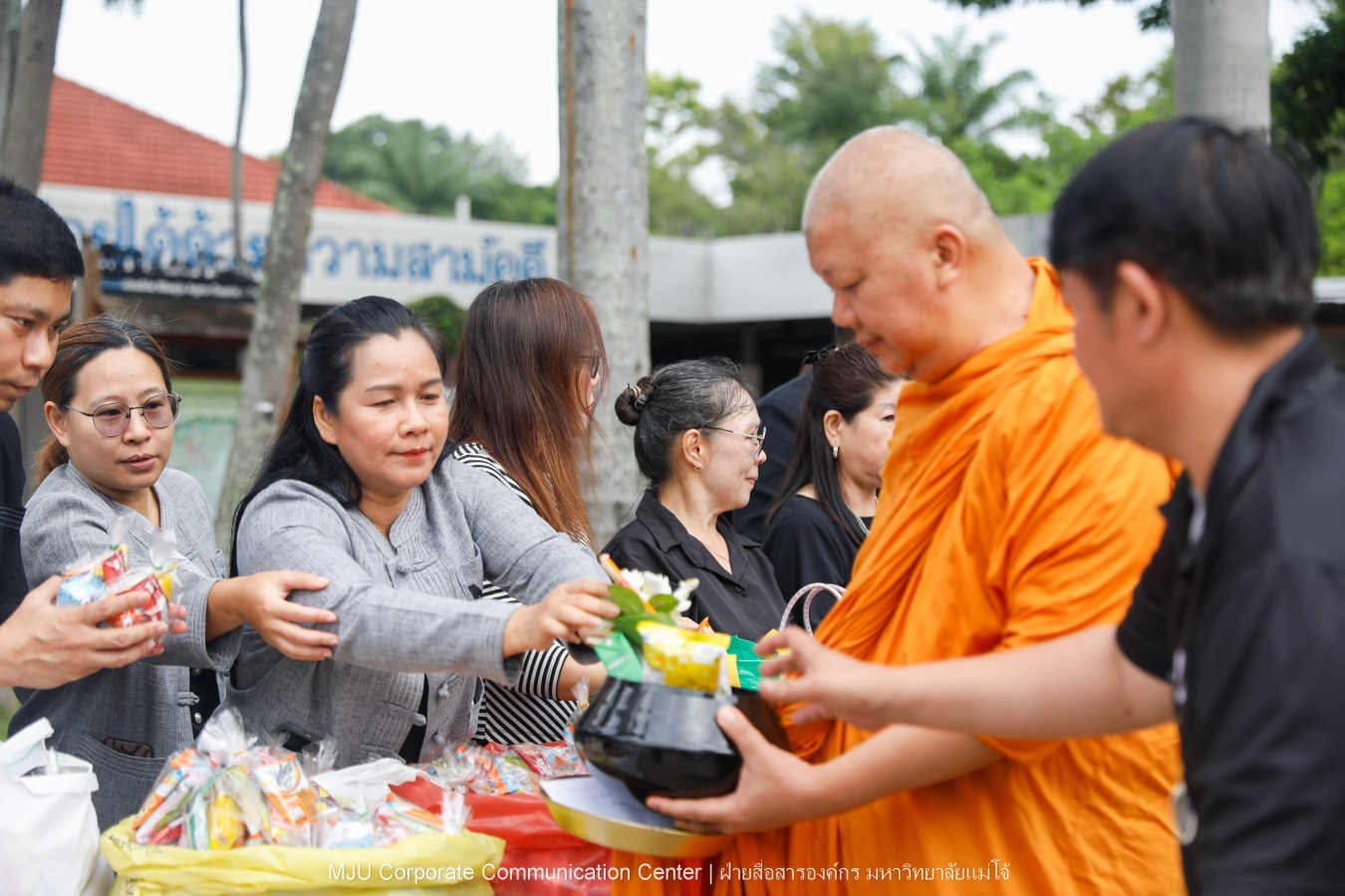 ม.แม่โจ้ จัด พิธีทำบุญตักบาตรถวายพระกุศลแด่สมเด็จพระเจ้าลูกเธอ เจ้าฟ้าพัชรกิติยาภา นเรนทิราเทพยวดี กรมหลวงราชสาริณีสิริพัชร มหาวัชรราชธิดา