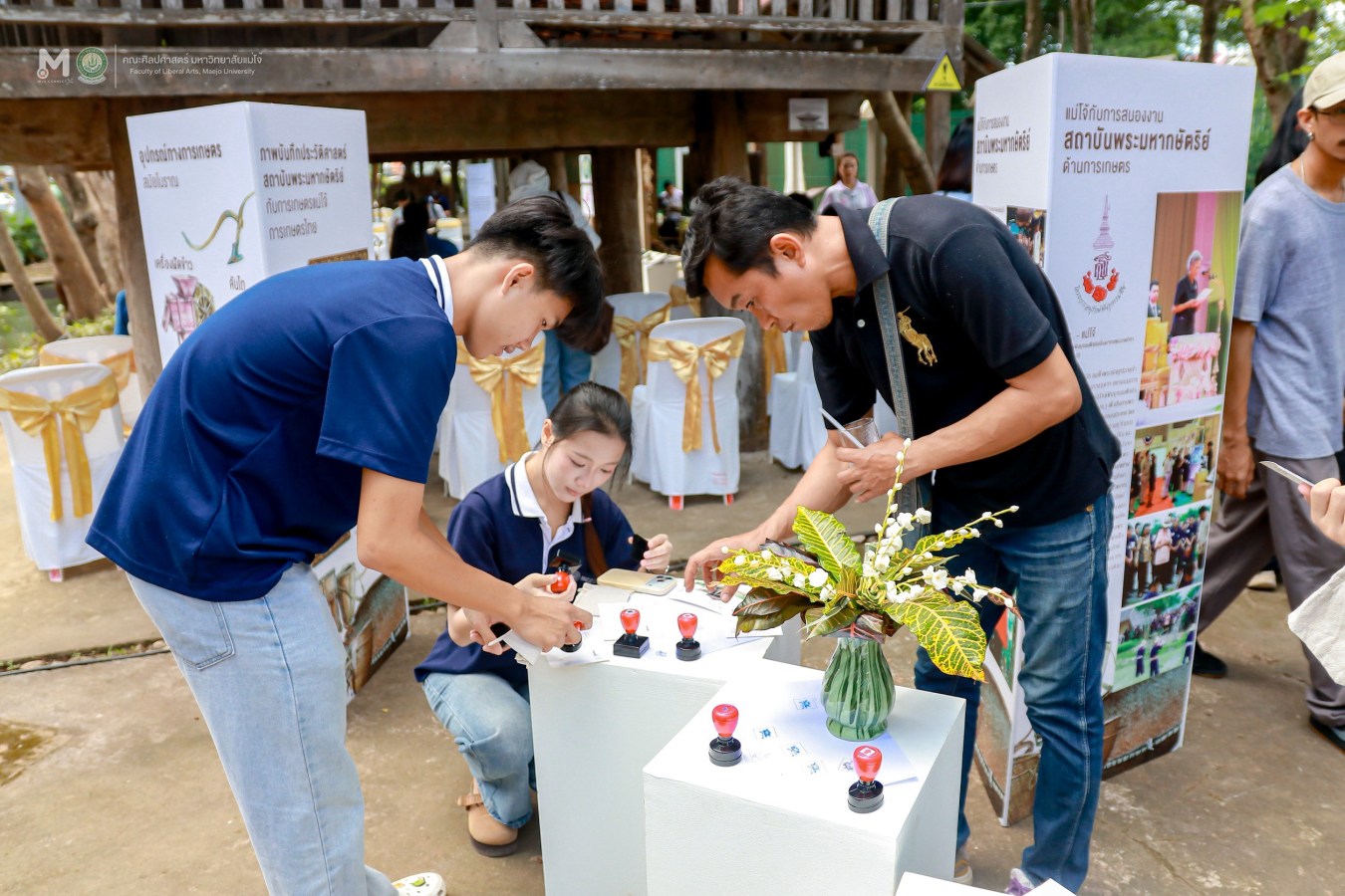 คณะศิลปศาสตร์ ร่วมกับ อพ.สธ. และ กองส่งเสริมศิลปวัฒนธรรม ม.แม่โจ้ จัดกิจกรรม 