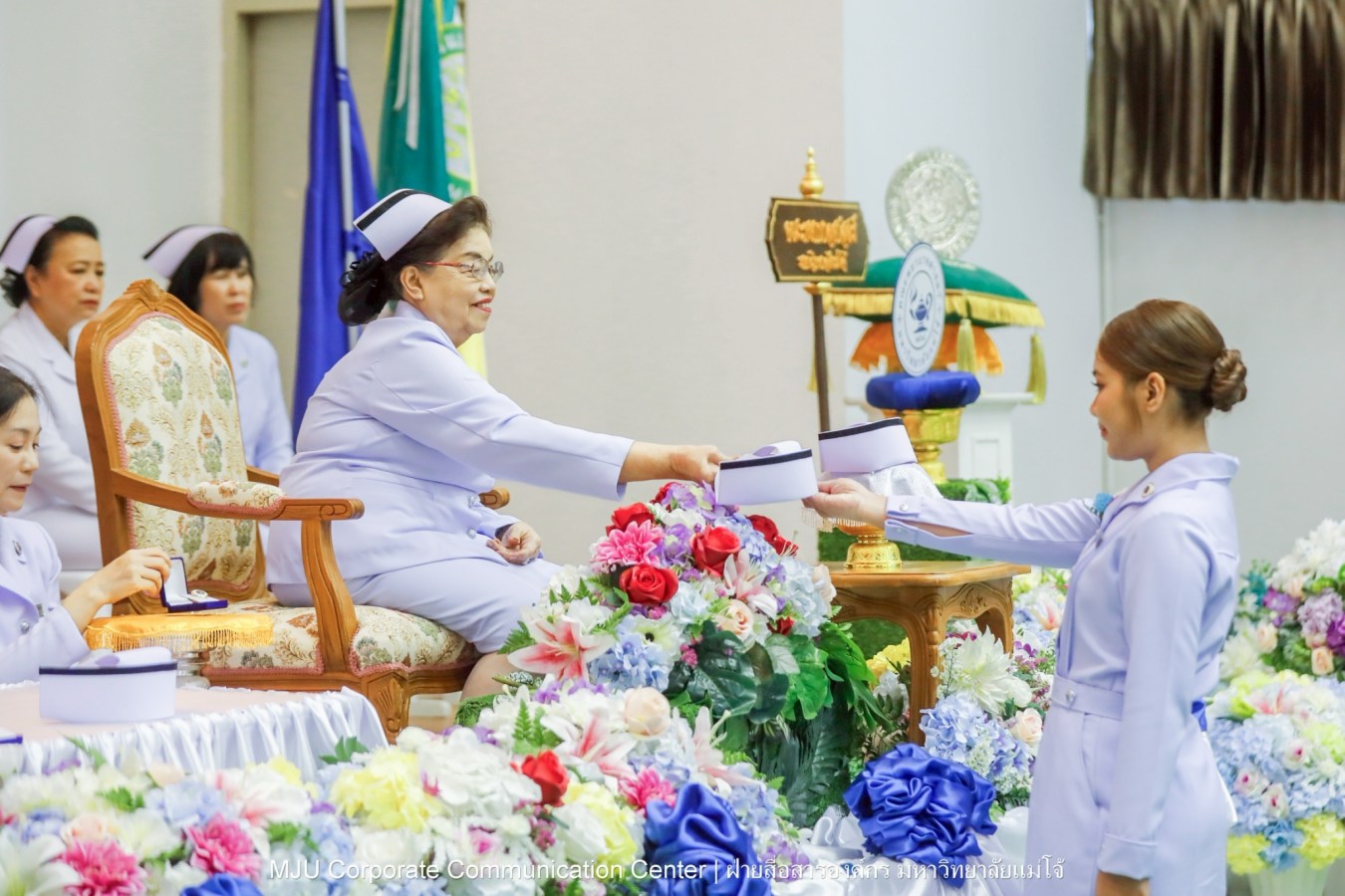 พยาบาลแม่โจ้ รุ่น 1 ประดับแถบหมวก-รับเข็มวิทยฐานะ พร้อมก้าวสู่พยาบาลวิชาชีพอย่างเป็นทางการ