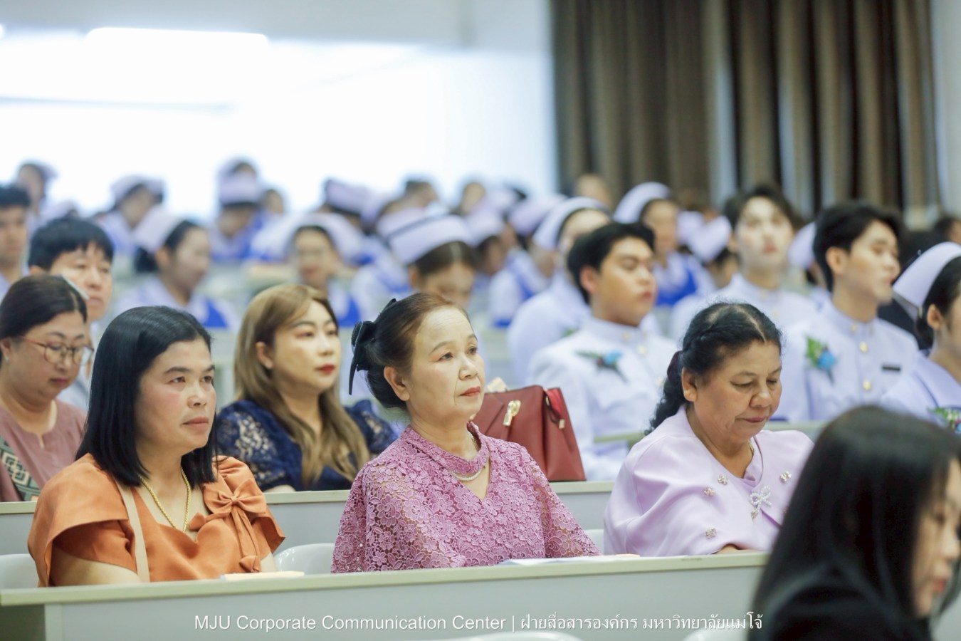 พยาบาลแม่โจ้ รุ่น 1 ประดับแถบหมวก-รับเข็มวิทยฐานะ พร้อมก้าวสู่พยาบาลวิชาชีพอย่างเป็นทางการ