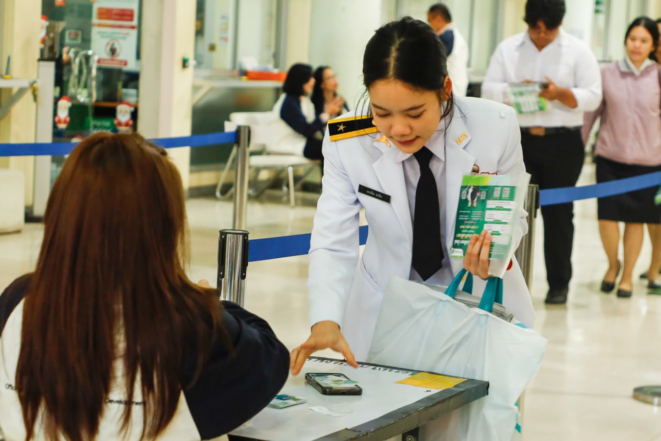 Congratulations    บรรยากาศ      บัณฑิตแม่โจ้ รายงานตัวเตรียมเข้าพิธีพระราชทานปริญญาบัตร ครั้งที่ 48