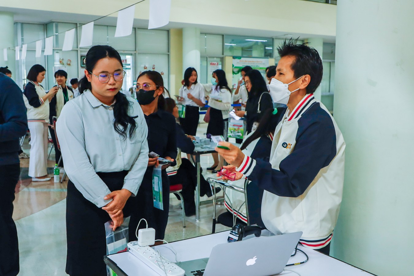 Congratulations    บรรยากาศ      บัณฑิตแม่โจ้ รายงานตัวเตรียมเข้าพิธีพระราชทานปริญญาบัตร ครั้งที่ 48