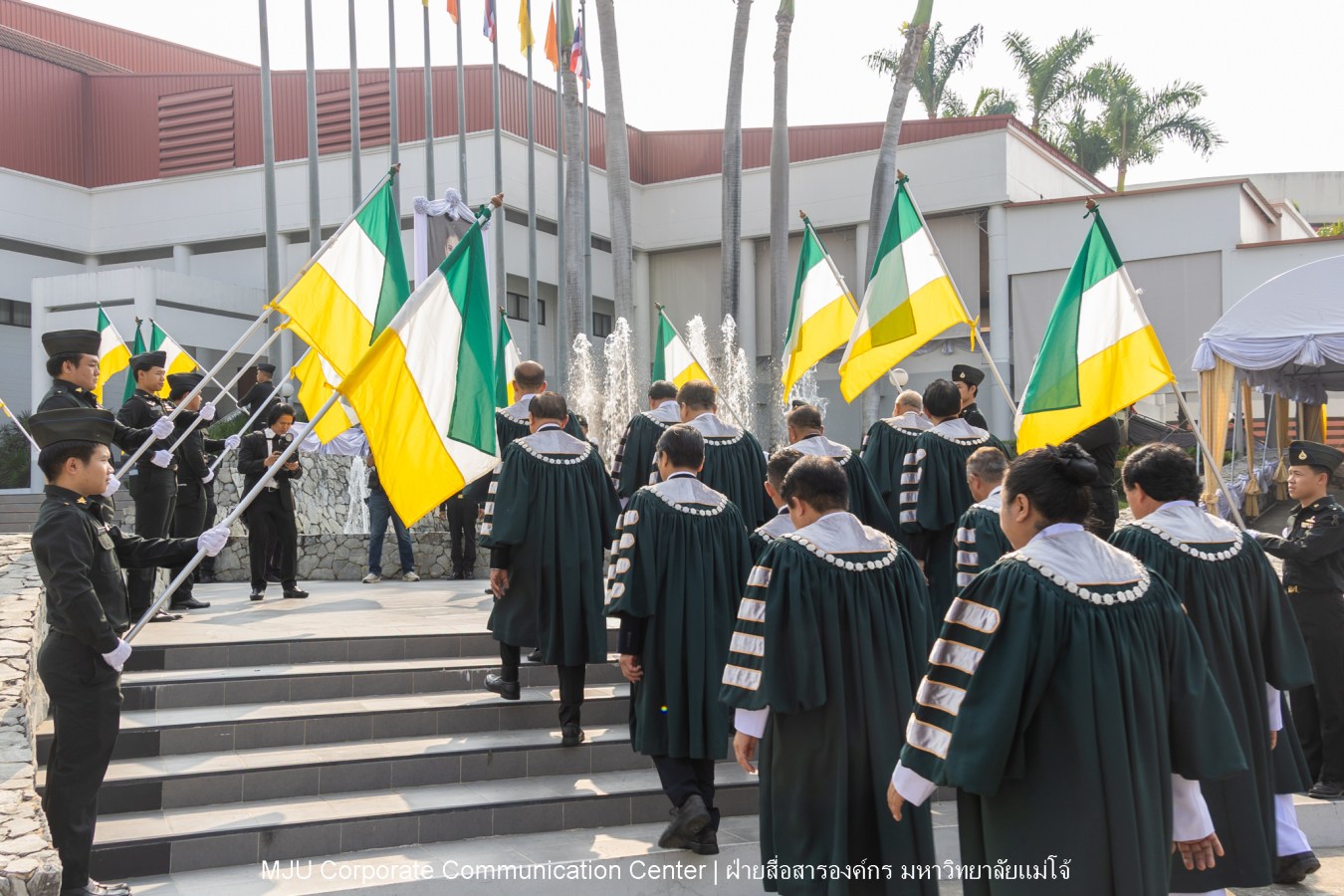 บรรยากาศ พิธีพระราชทานปริญญาบัตร มหาวิทยาลัยแม่โจ้ ประจำปีการศึกษา2567-2568 ครั้งที่ 48  ในวันที่ 19 กุมภาพันธ์ พ.ศ.2569 ณ ศูนย์กีฬาเฉลิมพระเกียรติ มหาวิทยาลัยแม่โจ้
