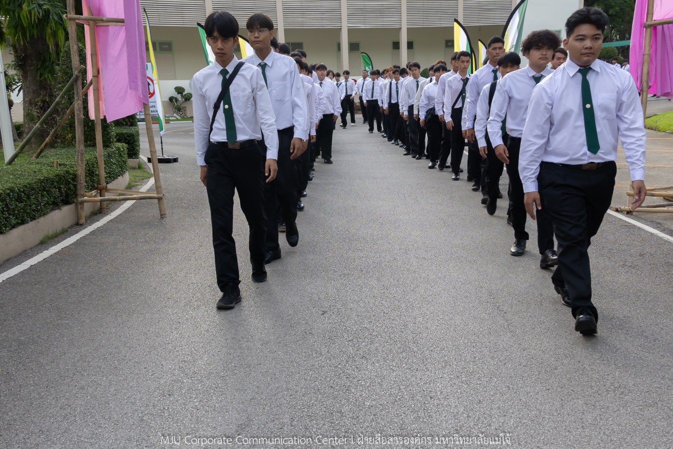 ม.แม่โจ้ เจิมหน้า-ผูกข้อมือ รับขวัญน้องใหม่ลูกแม่โจ้รุ่น 91