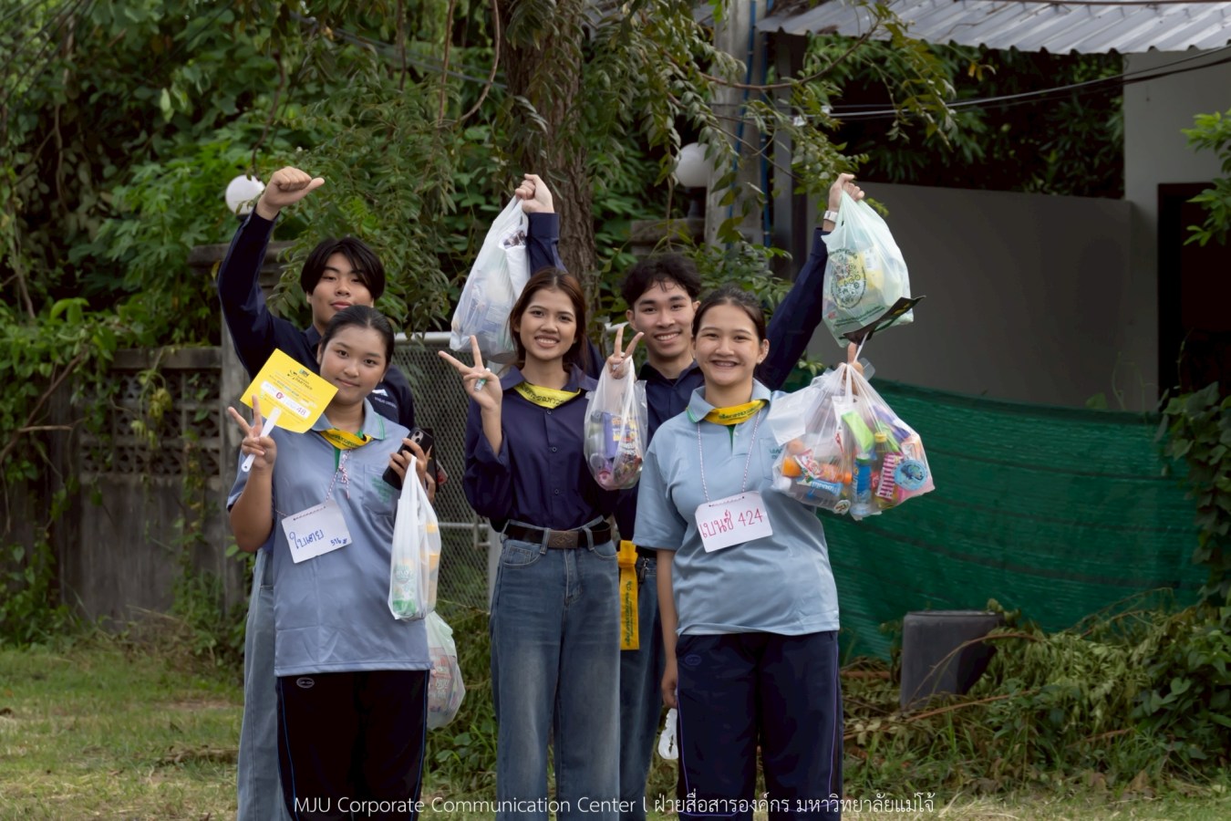 10 กิโลแห่งรอยยิ้ม ประเพณี เดินวิ่ง แม่โจ้ – สันทราย  ชาวสันทราย รุ่นพี่ ศิษย์เก่า  ร่วมต้อนรับอินทนิลช่อที่ 91 กว่า 6,200 คน อย่างอบอุ่น