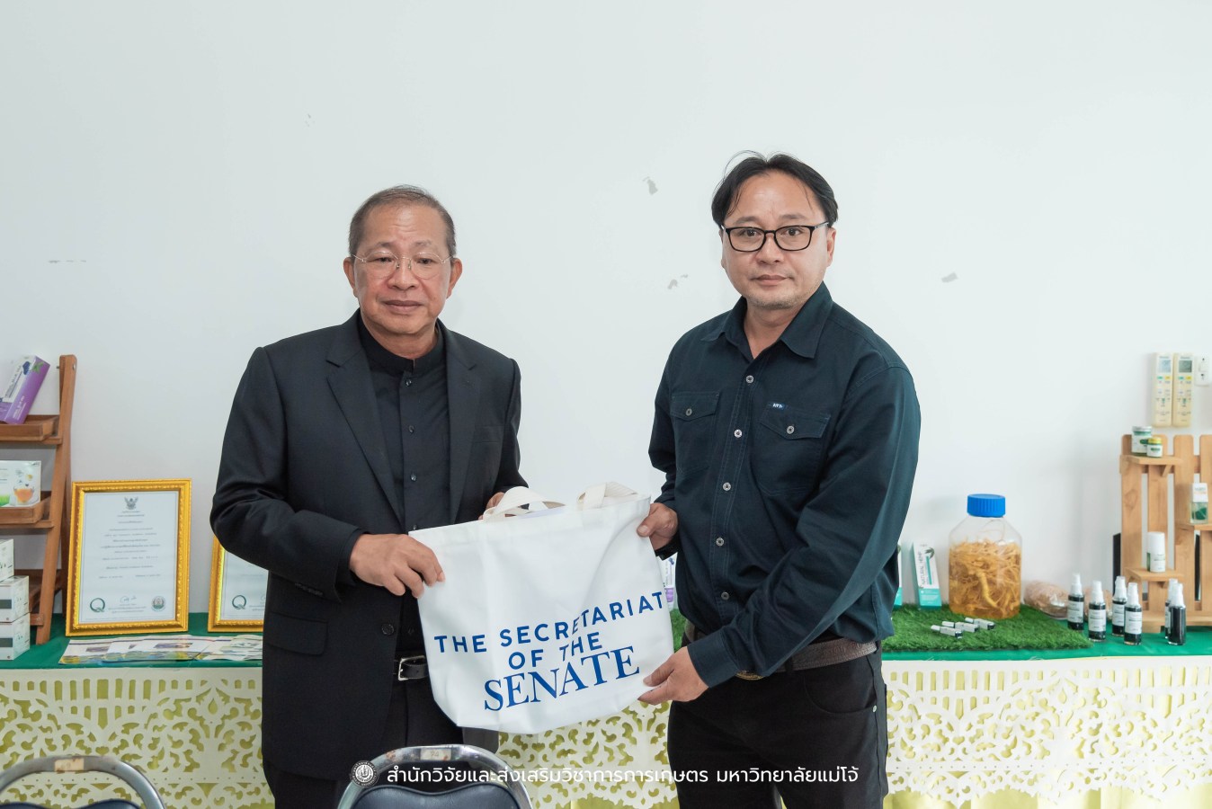 มหาวิทยาลัยแม่โจ้ ต้อนรับคณะผู้บริหารของสำนักงานเลขาธิการวุฒิสภา ในโครงการติดตามผลการนำผลงานวิจัยไปใช้ประโยชน์ในกระบวนการนิติบัญญัติ