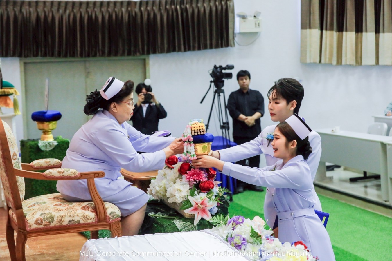 พยาบาลแม่โจ้ รุ่น 1 ประดับแถบหมวก-รับเข็มวิทยฐานะ พร้อมก้าวสู่พยาบาลวิชาชีพอย่างเป็นทางการ