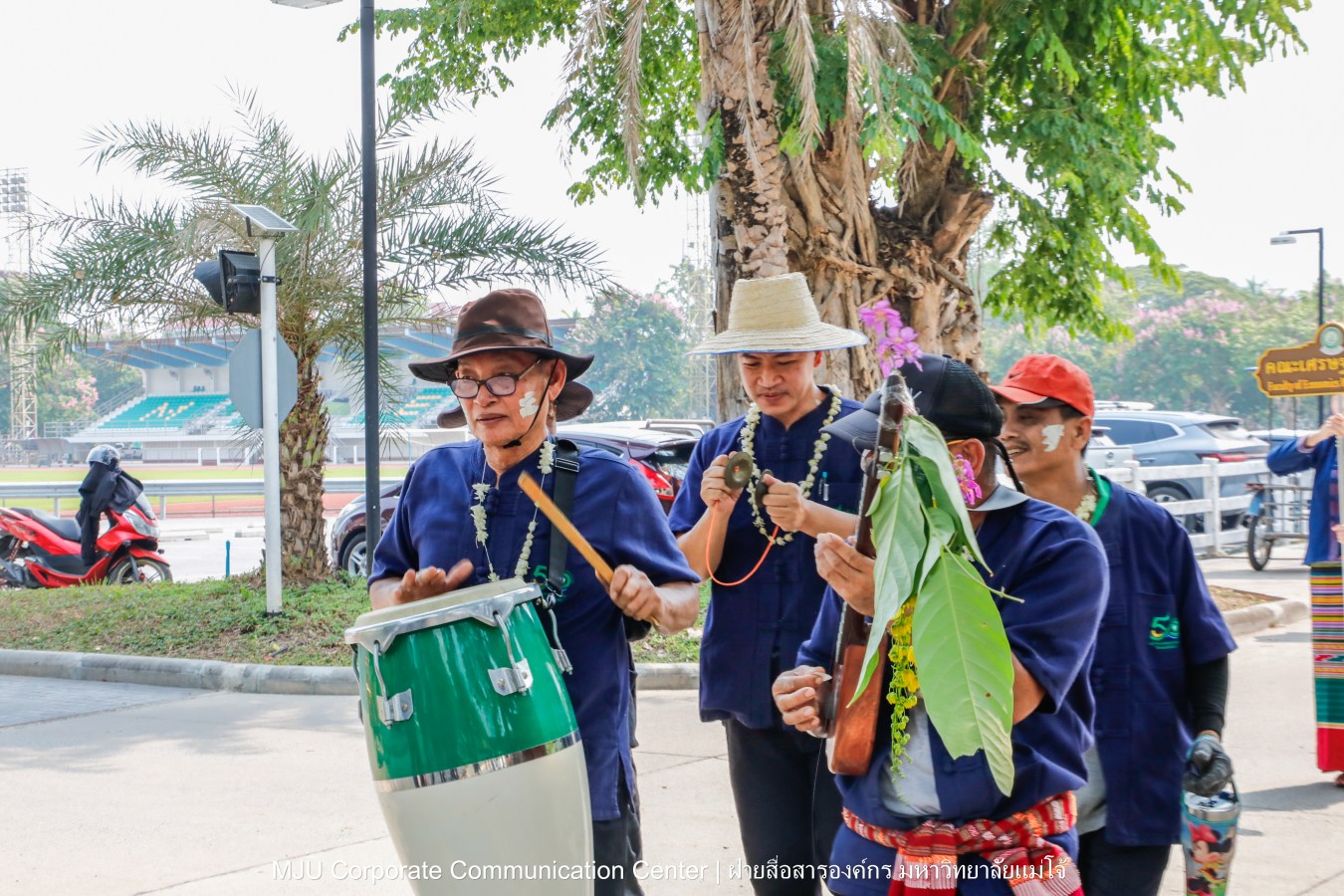 ชาวแม่โจ้ ร่วมพิธีดำหัวผู้อาวุโสและอธิการบดี ประจำปี 2569  สืบสานป๋าเวณี ปี๋ใหม่เมือง