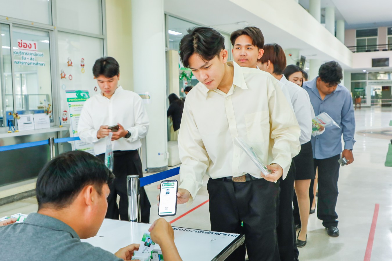 Congratulations    บรรยากาศ      บัณฑิตแม่โจ้ รายงานตัวเตรียมเข้าพิธีพระราชทานปริญญาบัตร ครั้งที่ 48