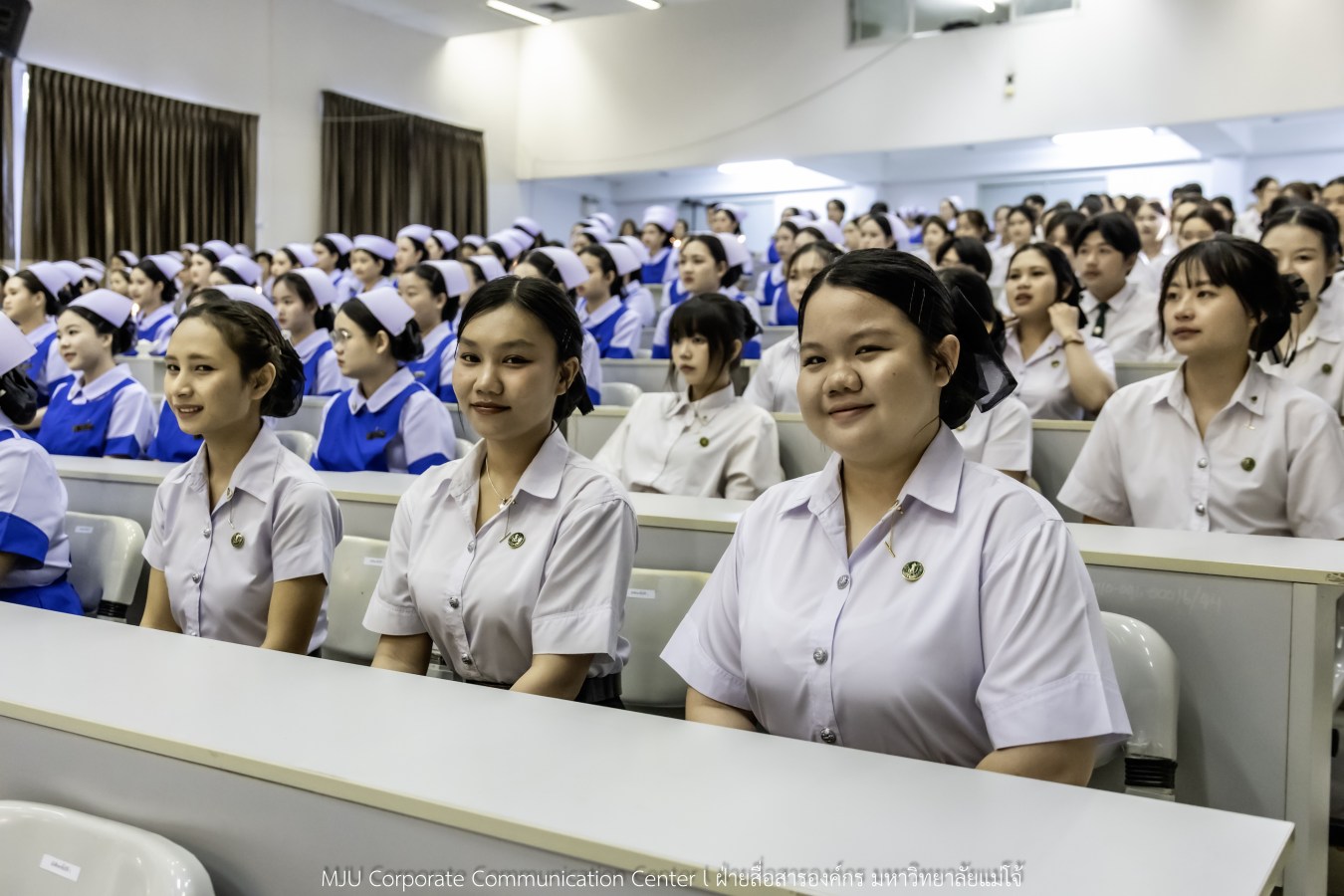 พยาบาลแม่โจ้ รุ่นที่ 3  รับหมวก เข็มเลื่อนชั้นปี และตะเกียงไนติงเกล เตรียมพร้อมออกฝึกปฏิบัติการจริงในสถานพยาบาล