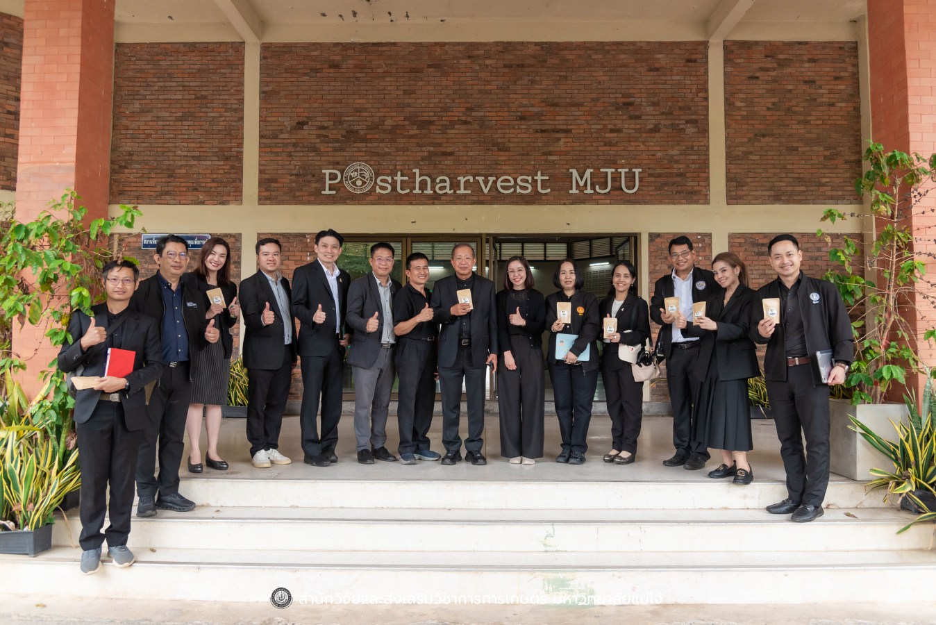 มหาวิทยาลัยแม่โจ้ ต้อนรับคณะผู้บริหารของสำนักงานเลขาธิการวุฒิสภา ในโครงการติดตามผลการนำผลงานวิจัยไปใช้ประโยชน์ในกระบวนการนิติบัญญัติ