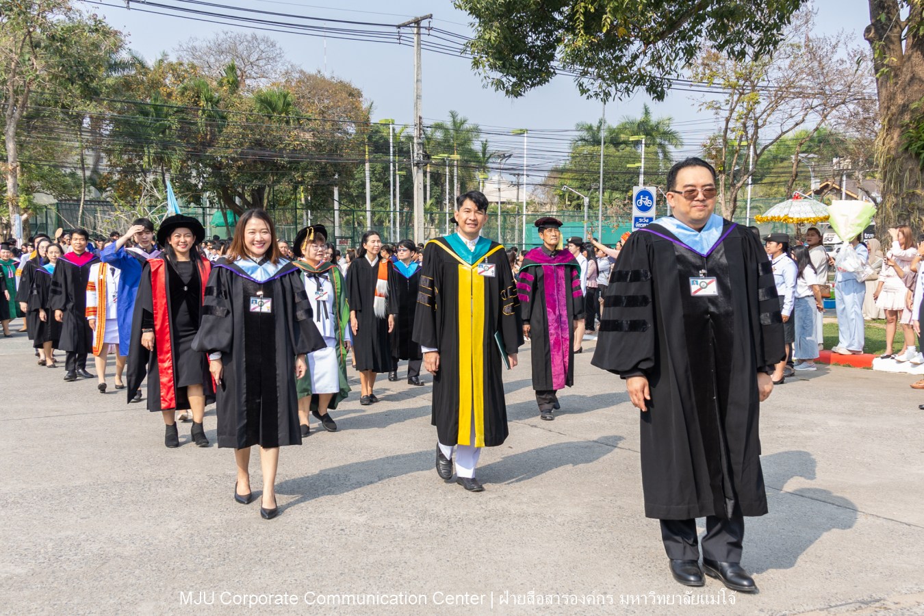 บรรยากาศ พิธีพระราชทานปริญญาบัตร มหาวิทยาลัยแม่โจ้ ประจำปีการศึกษา2567-2568 ครั้งที่ 48  ในวันที่ 19 กุมภาพันธ์ พ.ศ.2569 ณ ศูนย์กีฬาเฉลิมพระเกียรติ มหาวิทยาลัยแม่โจ้