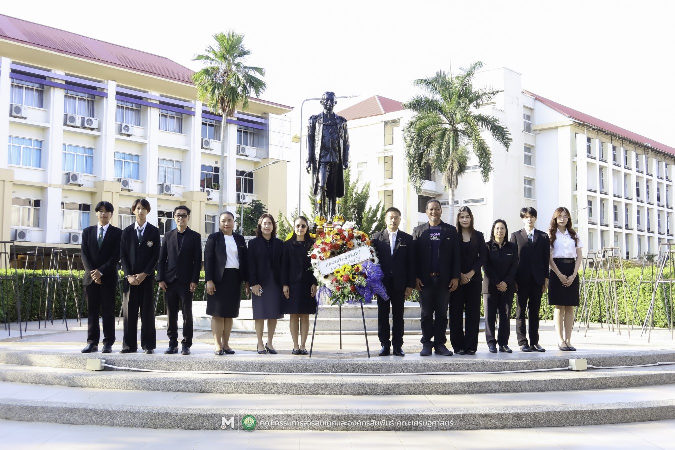 คณะเศรษฐศาสตร์ มหาวิทยาลัยแม่โจ้ ร่วมกับ สันนิบาตสหกรณ์จังหวัดเชียงใหม่ จัดพิธีวางพวงมาลาสักการะ 