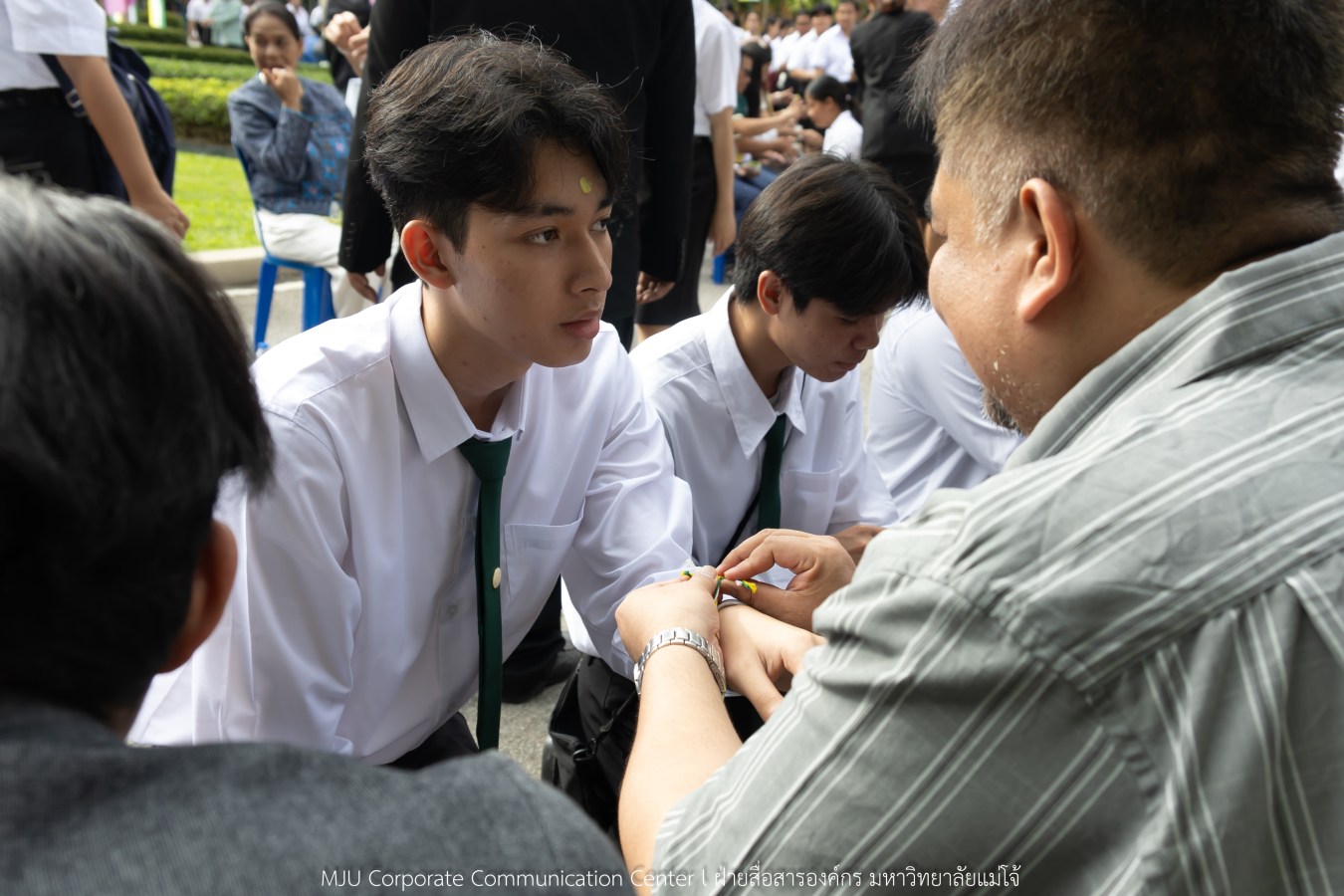 ม.แม่โจ้ เจิมหน้า-ผูกข้อมือ รับขวัญน้องใหม่ลูกแม่โจ้รุ่น 91