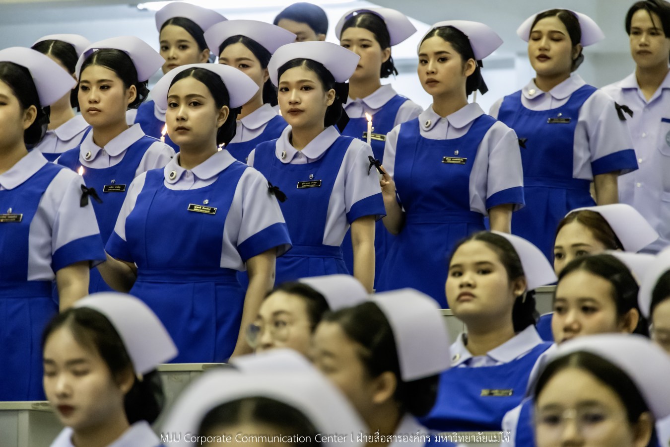 พยาบาลแม่โจ้ รุ่นที่ 3  รับหมวก เข็มเลื่อนชั้นปี และตะเกียงไนติงเกล เตรียมพร้อมออกฝึกปฏิบัติการจริงในสถานพยาบาล