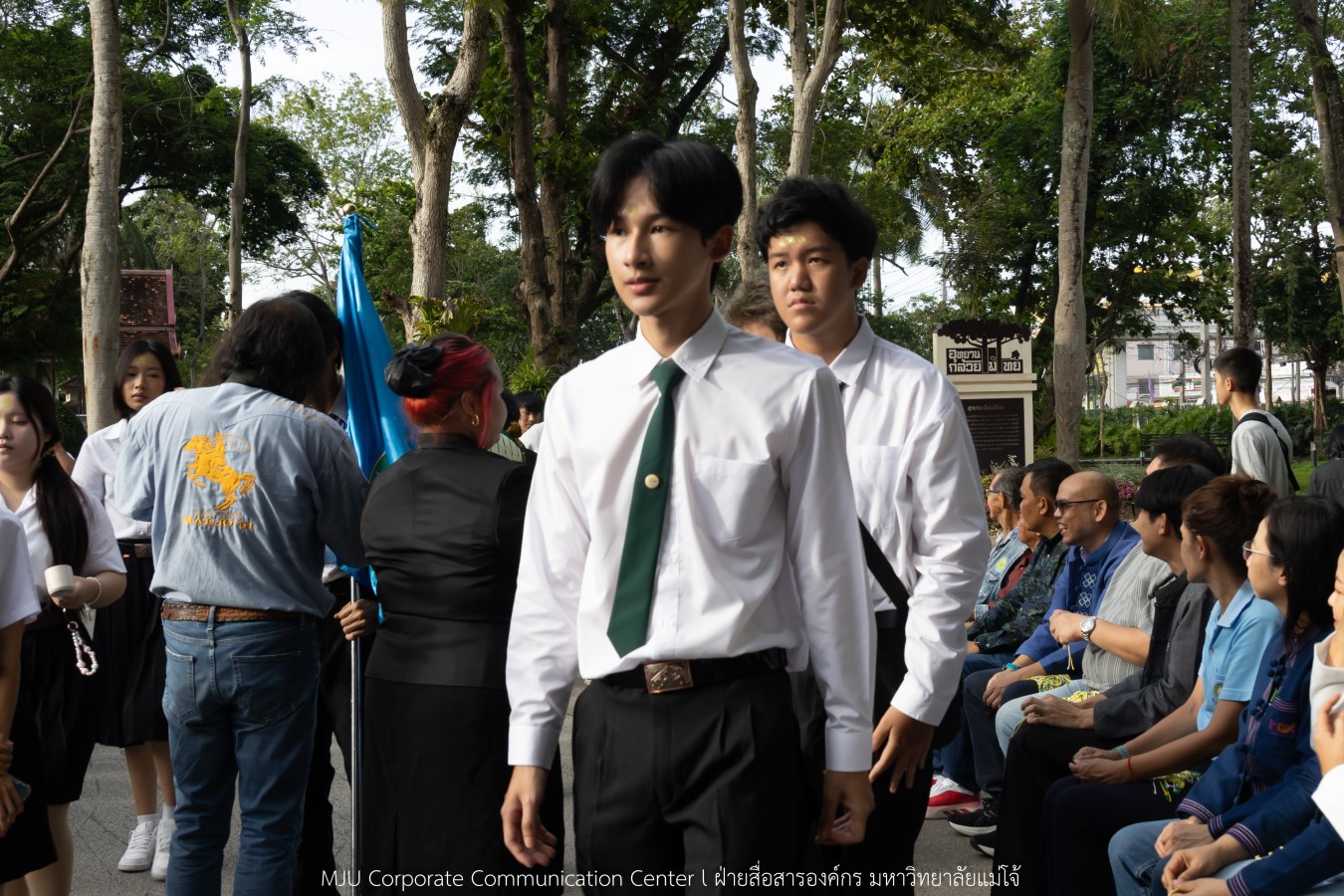 ม.แม่โจ้ เจิมหน้า-ผูกข้อมือ รับขวัญน้องใหม่ลูกแม่โจ้รุ่น 91