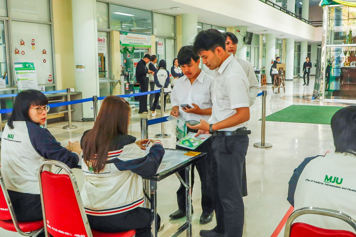 Congratulations    บรรยากาศ      บัณฑิตแม่โจ้ รายงานตัวเตรียมเข้าพิธีพระราชทานปริญญาบัตร ครั้งที่ 48