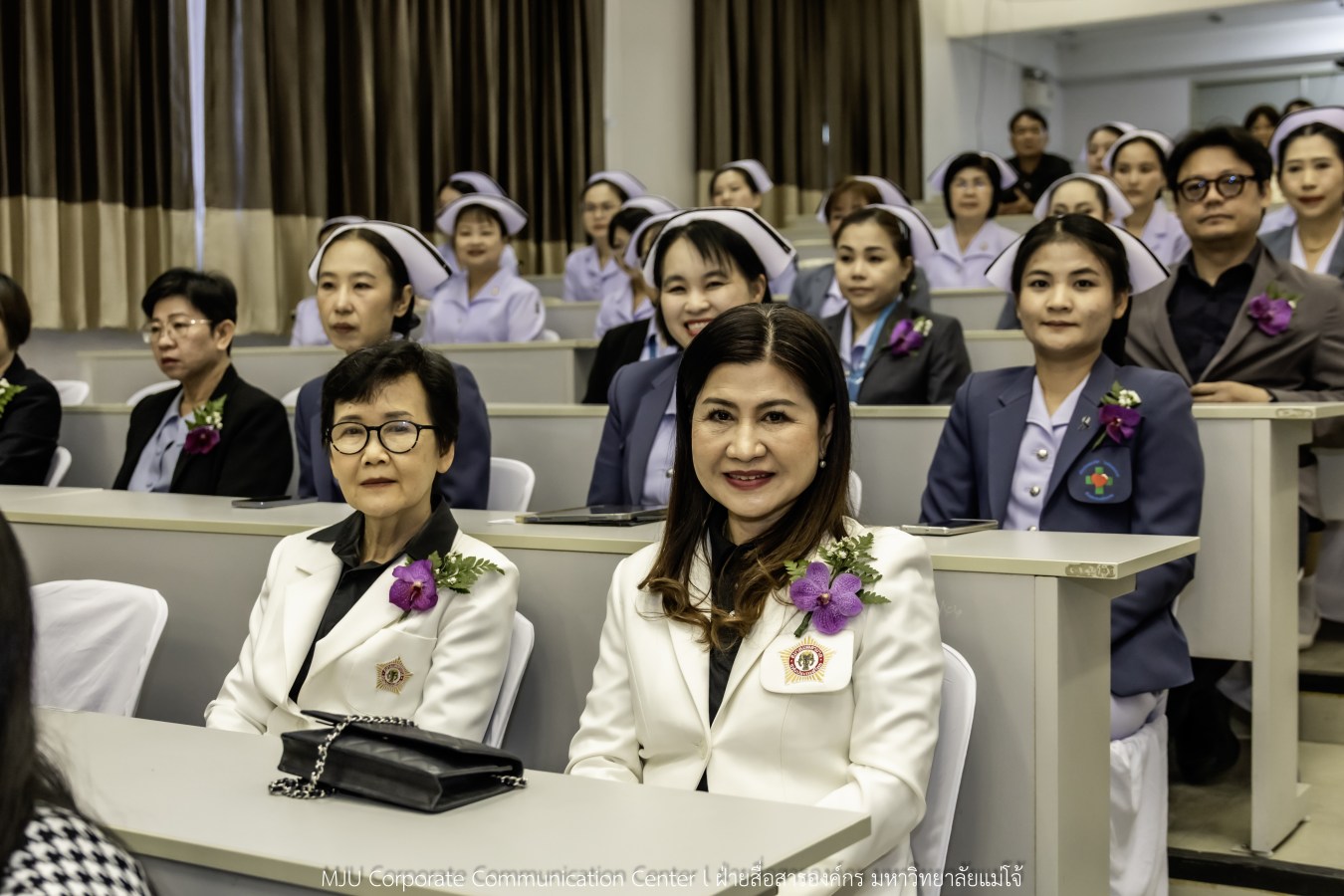 พยาบาลแม่โจ้ รุ่นที่ 3  รับหมวก เข็มเลื่อนชั้นปี และตะเกียงไนติงเกล เตรียมพร้อมออกฝึกปฏิบัติการจริงในสถานพยาบาล