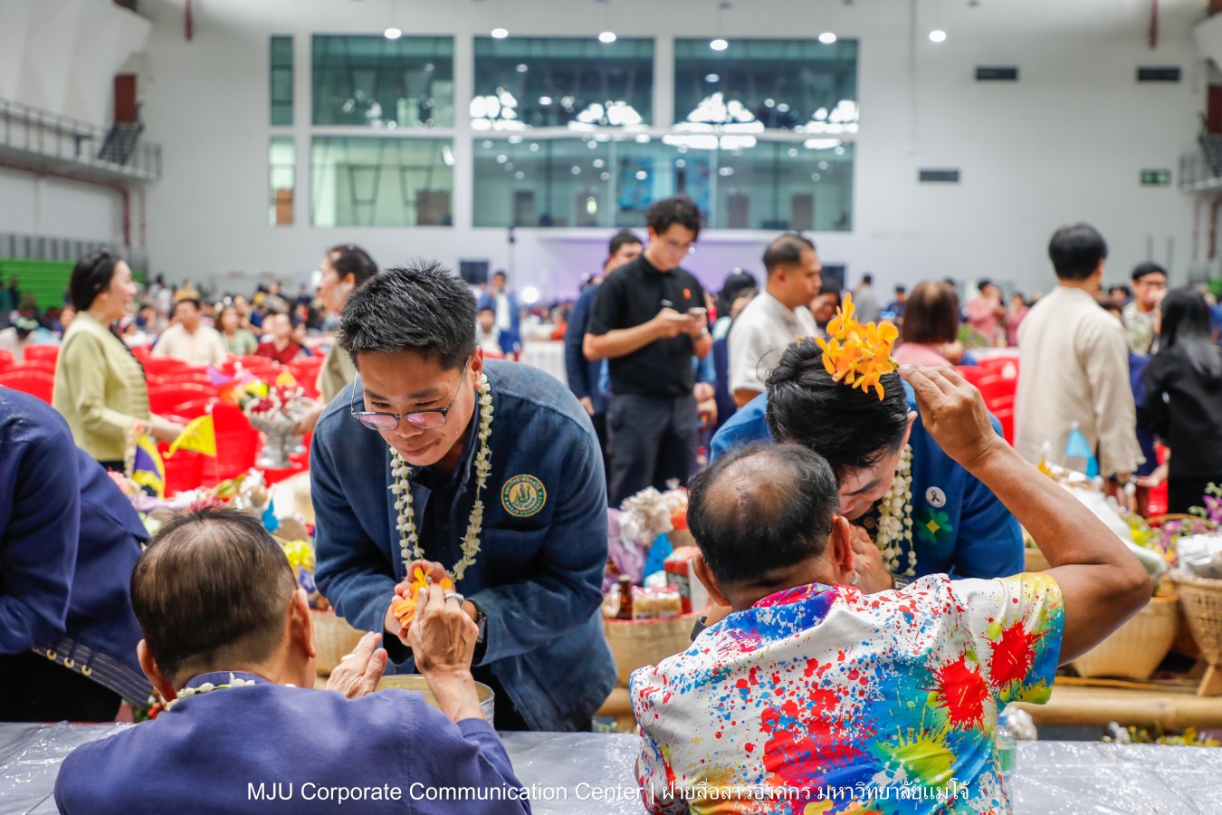 ชาวแม่โจ้ ร่วมพิธีดำหัวผู้อาวุโสและอธิการบดี ประจำปี 2569  สืบสานป๋าเวณี ปี๋ใหม่เมือง