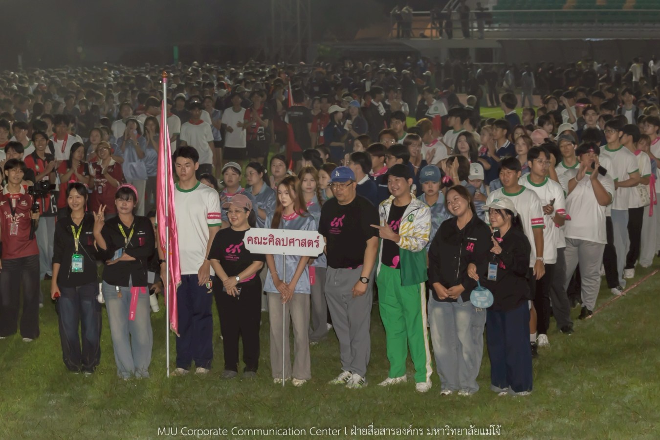 10 กิโลแห่งรอยยิ้ม ประเพณี เดินวิ่ง แม่โจ้ – สันทราย  ชาวสันทราย รุ่นพี่ ศิษย์เก่า  ร่วมต้อนรับอินทนิลช่อที่ 91 กว่า 6,200 คน อย่างอบอุ่น