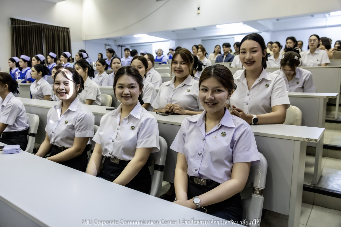 พยาบาลแม่โจ้ รุ่นที่ 3  รับหมวก เข็มเลื่อนชั้นปี และตะเกียงไนติงเกล เตรียมพร้อมออกฝึกปฏิบัติการจริงในสถานพยาบาล